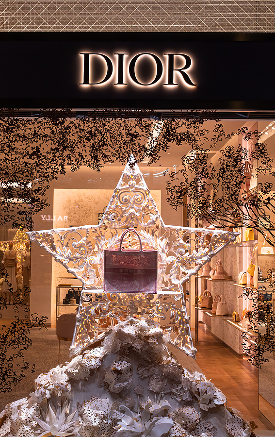 How Does Dior Pull in Customers With its High-End Retail Displays?