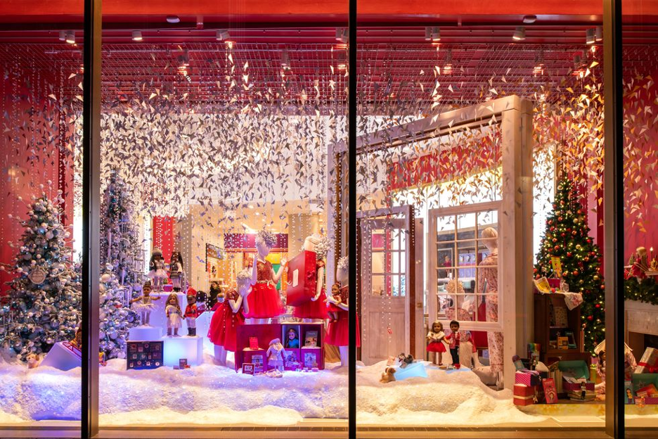 5 Cheap Holiday Window Display Ideas That Will Fill Your Small Store's  Budget with Joy